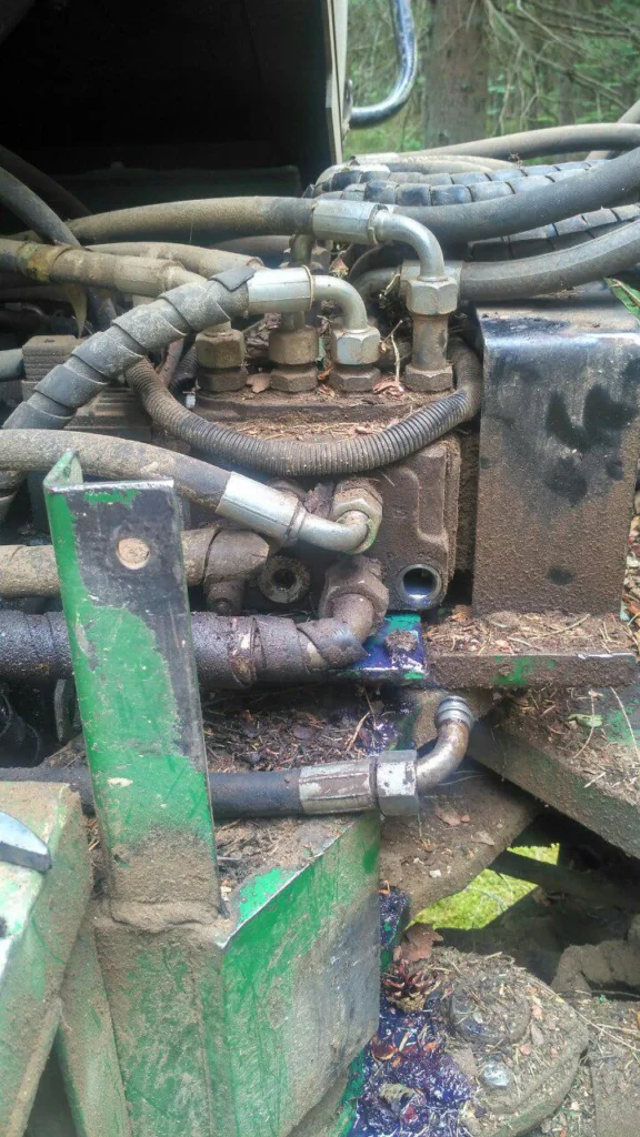 Выездной ремонт Амкодор 2661 в лесных условиях