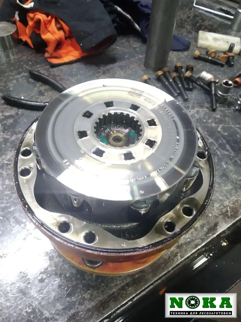 Установка гидромоторов вальцов в г. Костюковичи