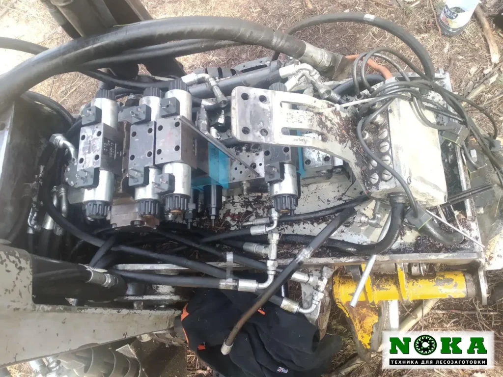 Установка гидрораспределителя харвестерной головы первого поколения