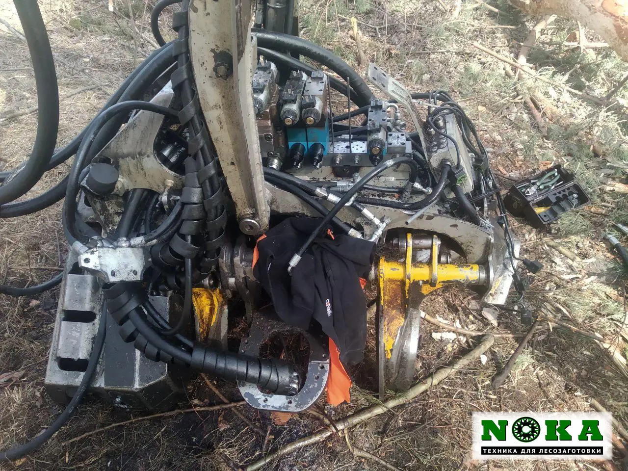 Установка гидрораспределителя харвестерной головы первого поколения