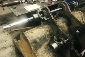 Восстановление проушин ковша экскаватора JSB-160