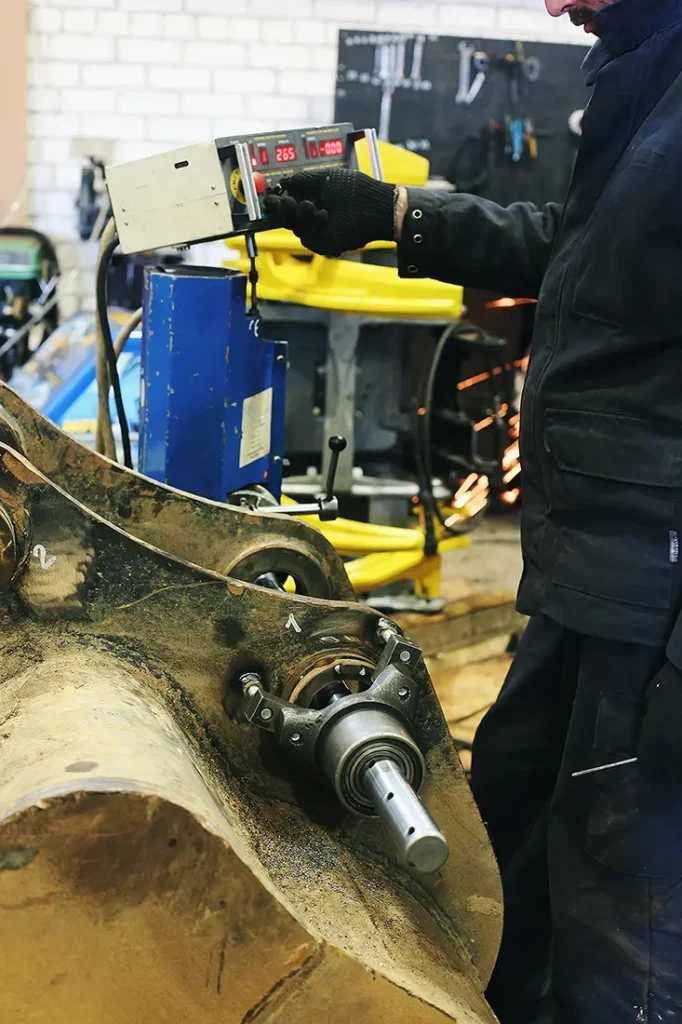 Восстановление проушин ковша экскаватора JSB-160