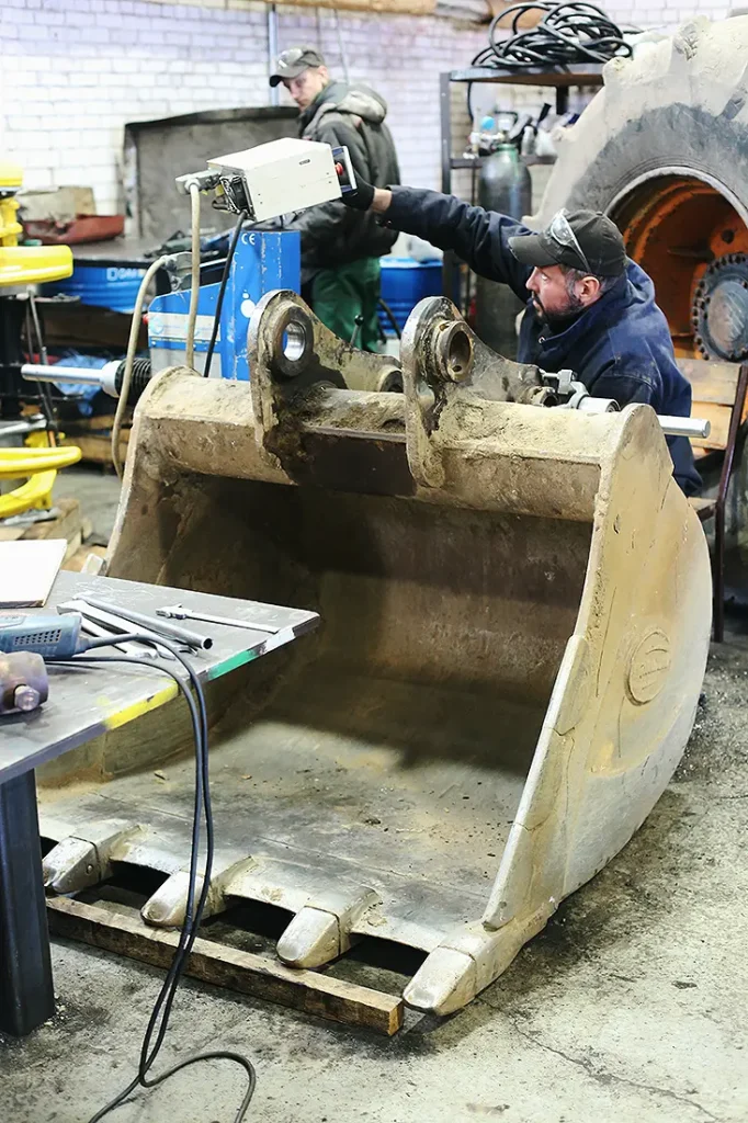 Восстановление проушин ковша экскаватора JSB-160